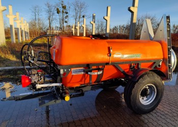 Обприскувач вентиляторний причіпний  з шахтою ОВП-2000